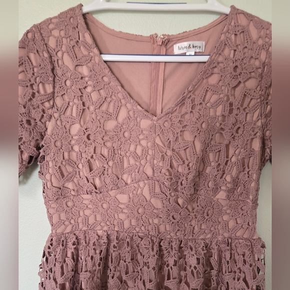 Wren & Ivory Mauve Lace Dress Size Medium - Picture 6 of 11